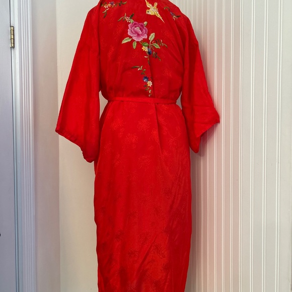Vintage Red Embroidered Kimono - Picture 2 of 4
